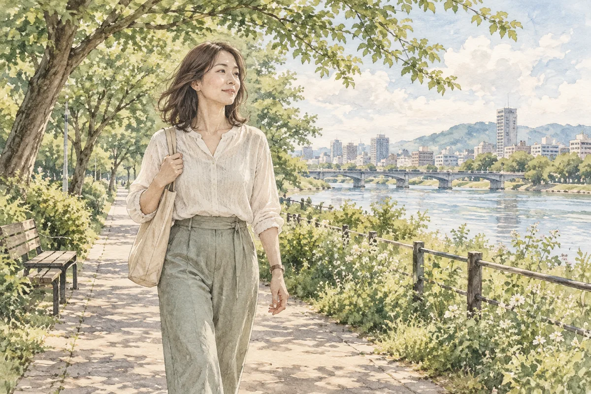 自分の生活を大切にしながら川沿いを歩く女性