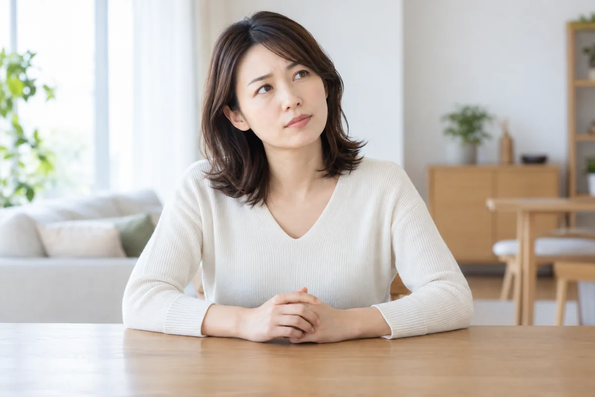 自分に合う電話占い師の条件を考える女性