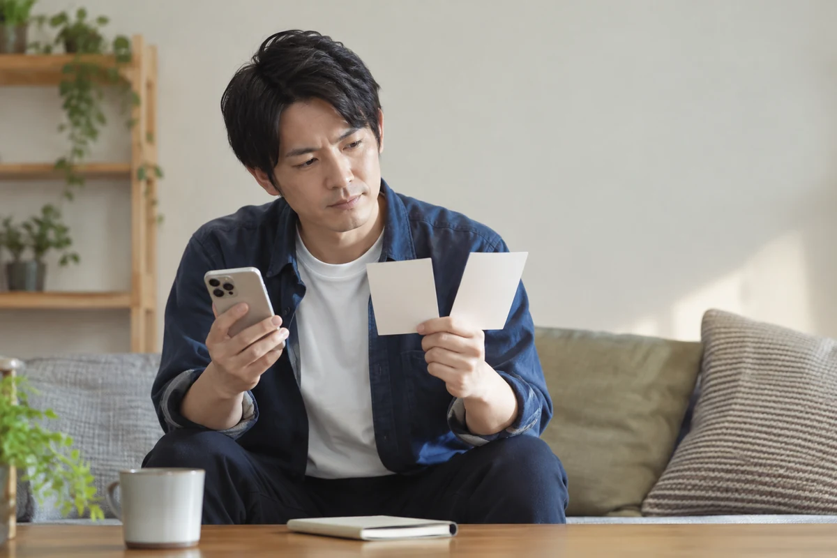 メッセージと会う予定を一緒に考えるためのスマートフォンとカレンダー