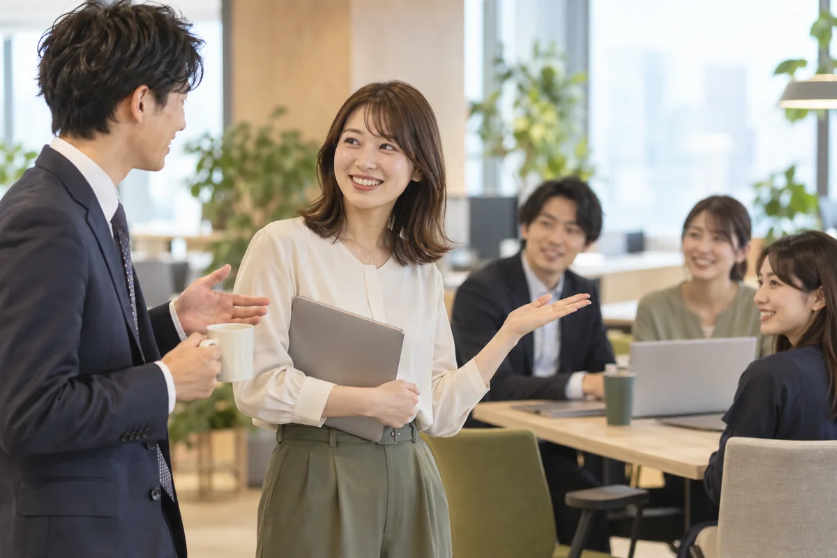二人きりではなく同僚を交えた交流を提案する女性