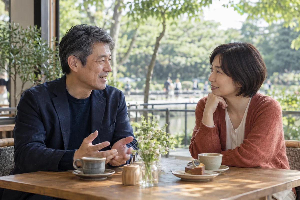 落ち着いたカフェで関係の希望を話し合う50代の男女