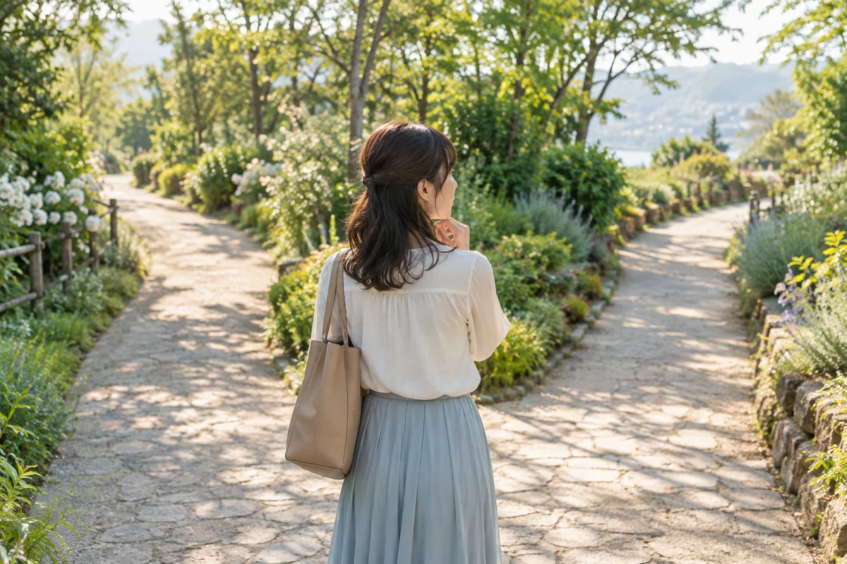 二つの選択肢から自分に合う相談方法を考える女性のイメージ