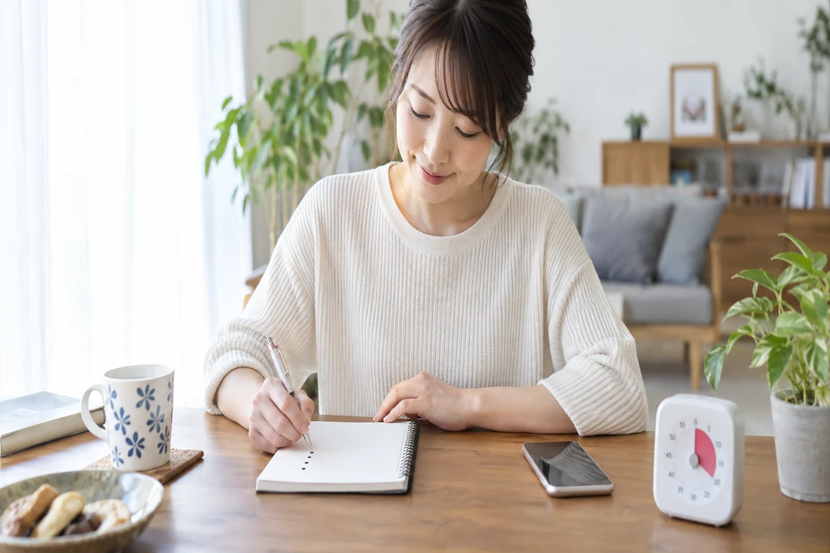 電話占いの質問と終了時刻を準備する場面